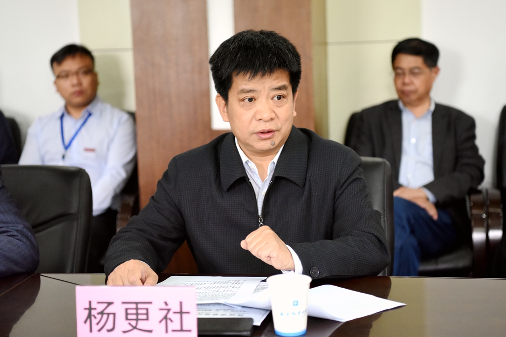 校党委书记杨更社致辞