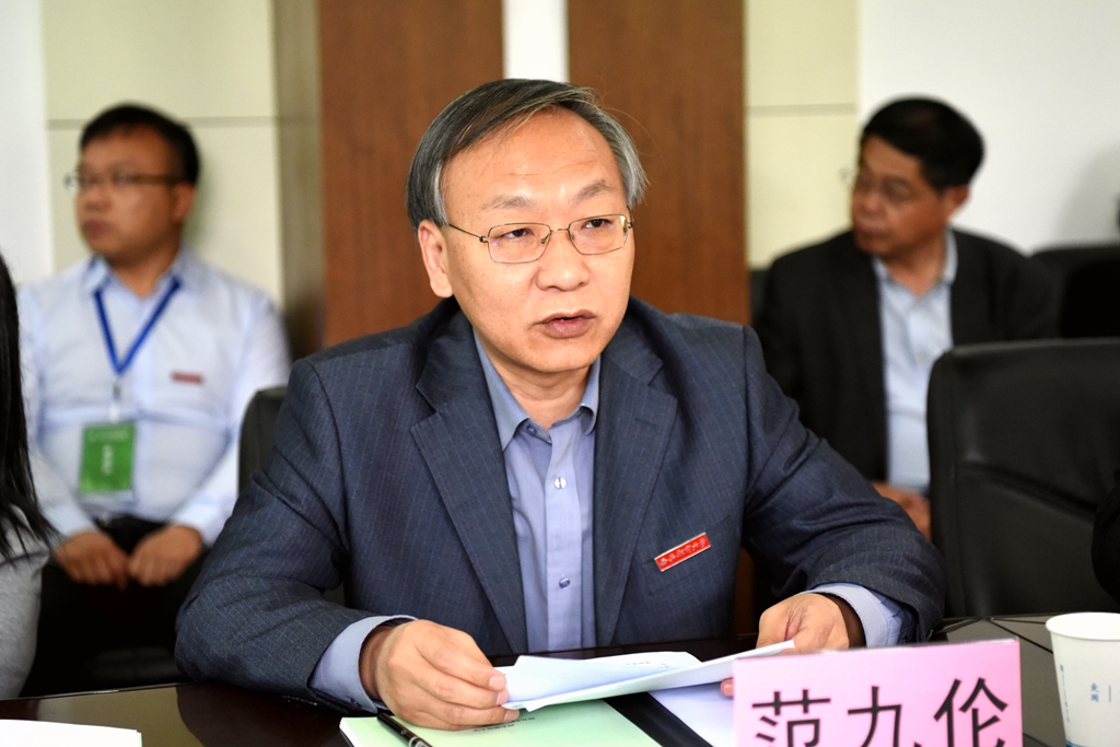 校长范九伦代表学校作调研工作报告