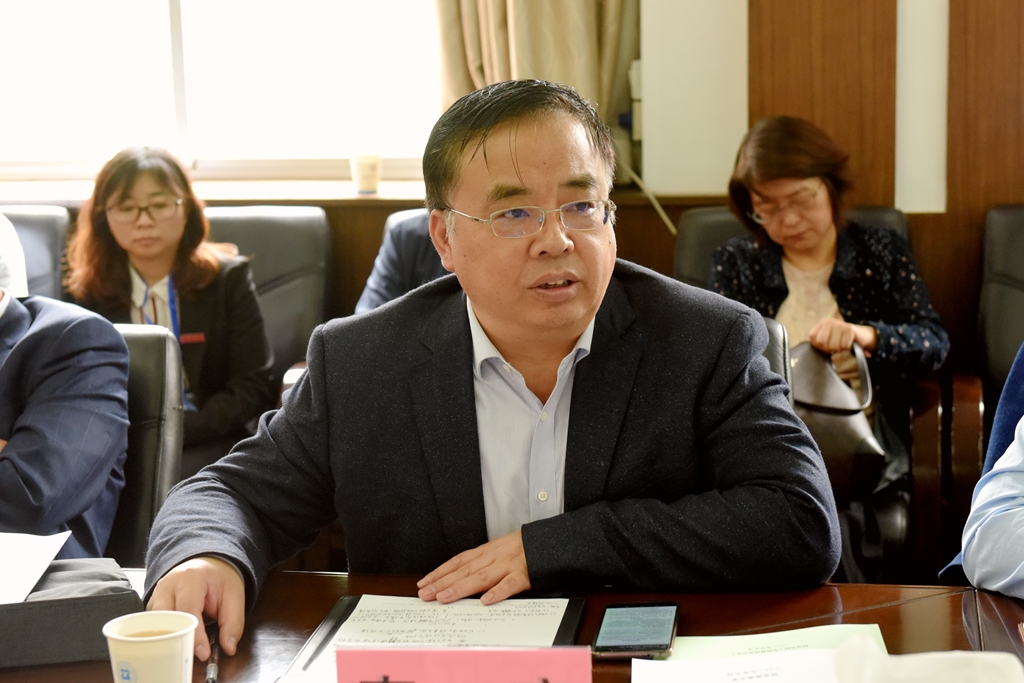 省政府学位委员会秘书长袁宁讲话
