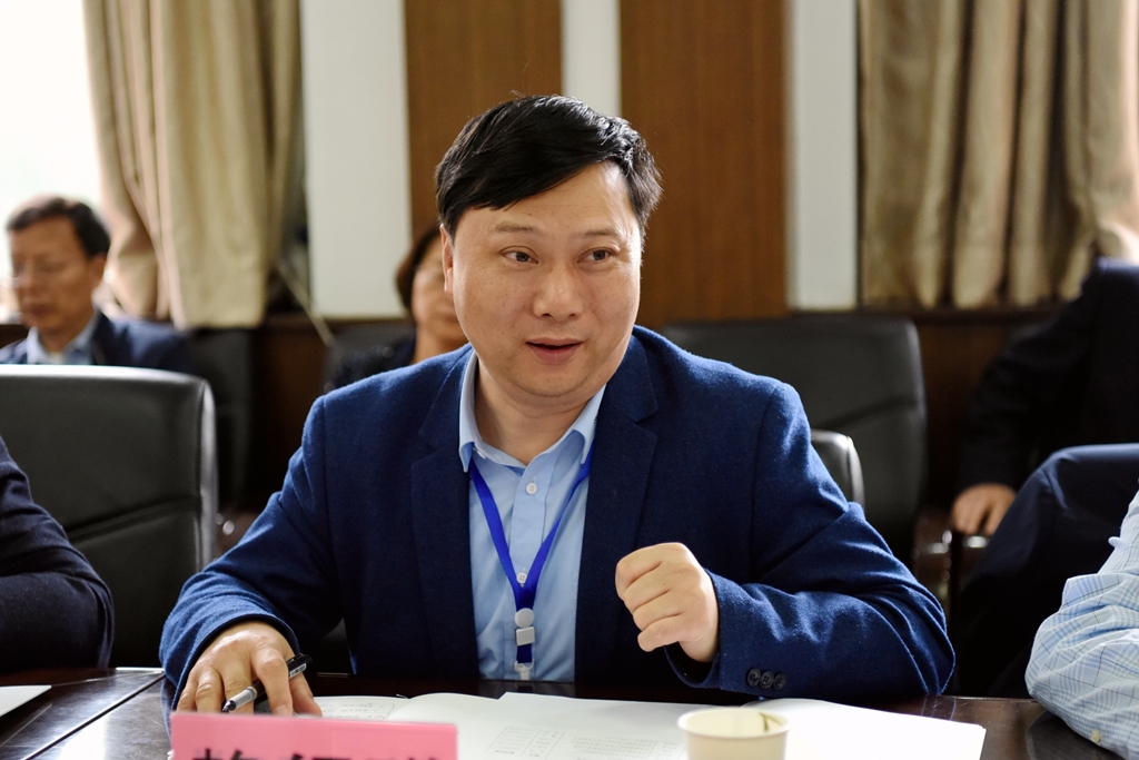 调研专家组组长赖绍聪讲话
